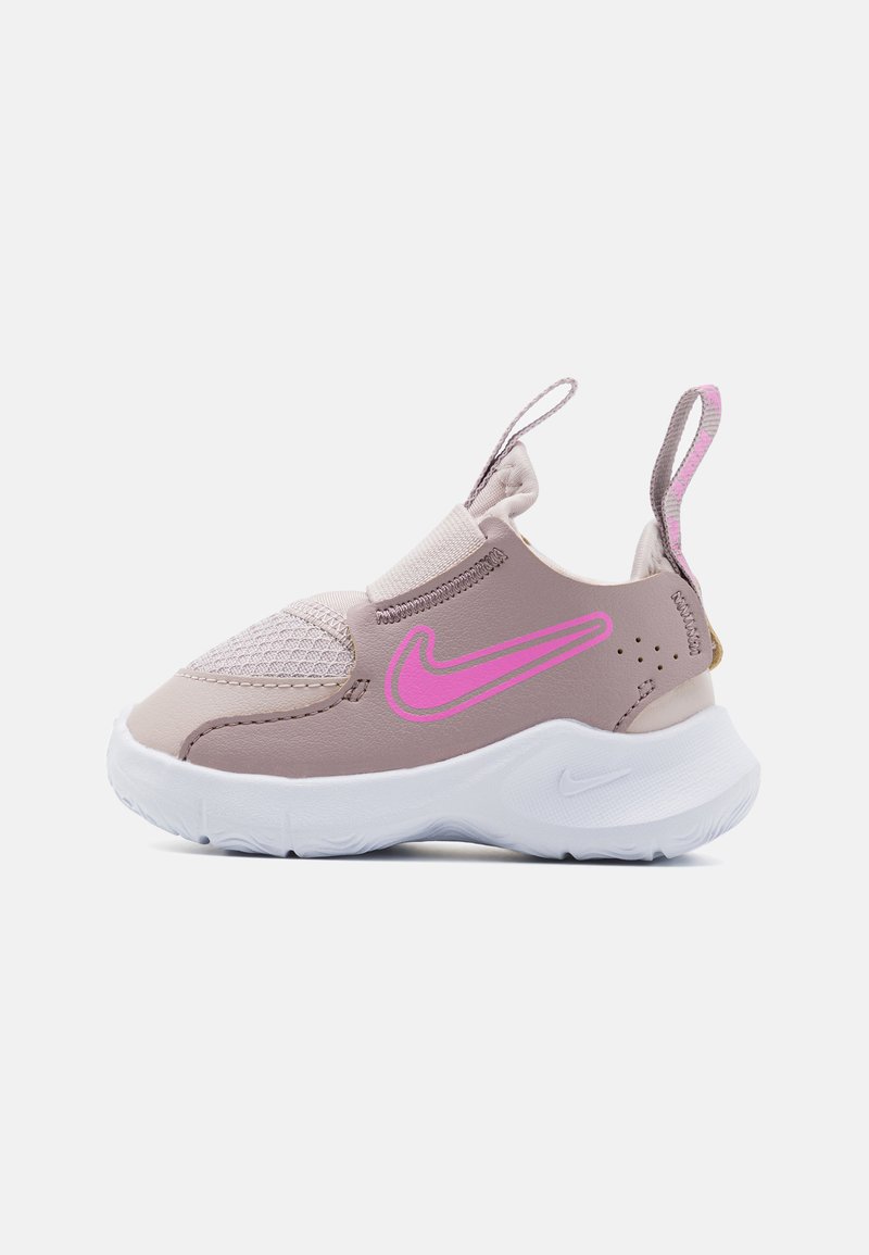 Nike Performance FLEX RUNNER 3 UNISEX - Road running shoes - platinum violet/playful pink/violet ore/white