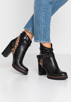 Enkellaarsjes met hoge hak - black