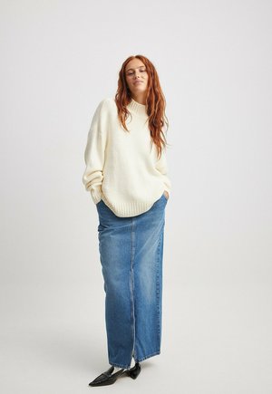 MIT ROLLKRAGEN - Strickpullover - offwhite