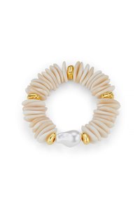 Perlenarmband mit hellbeigen, scheibenförmigen Elementen, durchsetzt mit goldenen Akzenten und einer zentralen unregelmäßigen weißen Perle.