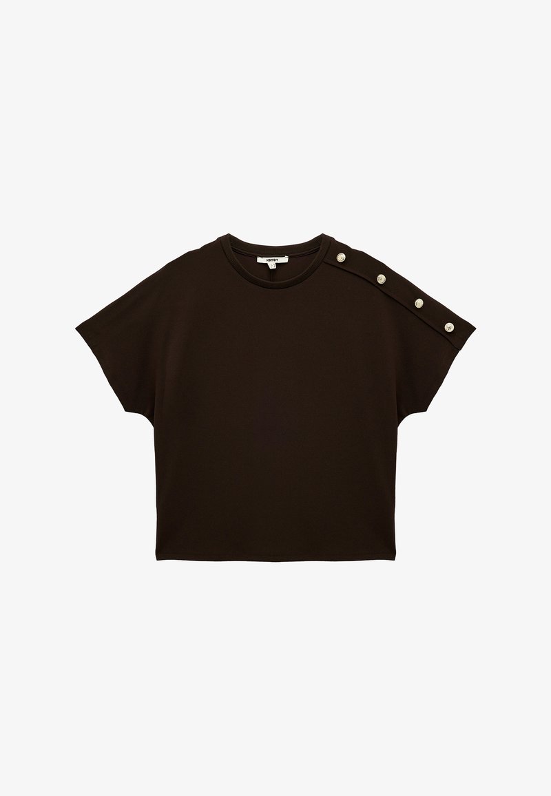 Ciemnobrązowy t-shirt z krótkimi rękawami, luźnym krojem i dekoracyjnymi guzikami na jednym ramieniu. Wykonany z miękkiego, teksturowanego materiału.