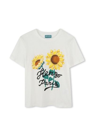 T-shirt en coton blanc avec deux tournesols jaunes et le texte noir "Kenzo Paris". Manches courtes, col rond et coupe décontractée.