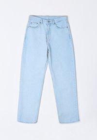 Lys blå denimjeans med høj talje, lige ben og design med fem lommer. Har en metalknap og lynlåslukning. Ingen synlige mønstre.