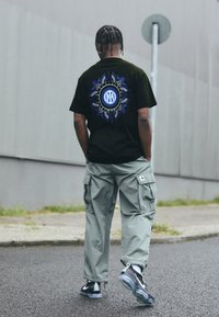 Legacies INTER MILANO MAIOLICA TEE - Sporto klubų atributika - black