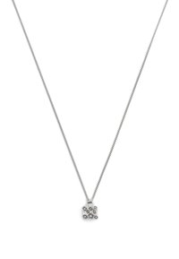 Sølv kædedyse med en firkantet vedhæng prydet med klare rhinsten, der skaber et intrikat mønster.