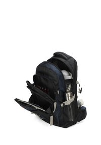 Zaino nero e blu con più scompartimenti, cerniere, tasche laterali per bottiglie d'acqua e una texture in tessuto resistente.