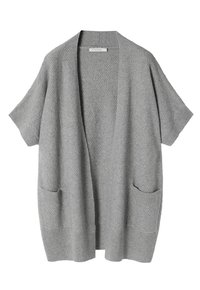 Cardigan en tricot gris avec des manches courtes, une ouverture à l'avant, deux poches avant et des finitions côtelées aux poignets et à l'ourlet.