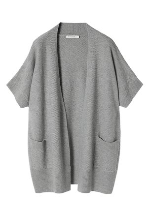 Grijze gebreide cardigan met korte mouwen, open voorkant, twee voorzakken en geribde details bij de manchetten en de zoom.