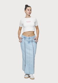 Pegador REYNA TEE - Potiskana majica - white