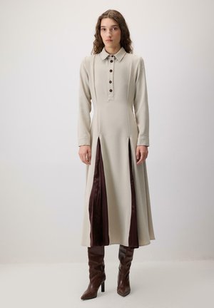 FRONT PLEATED CREPE - Skjortekjole - stone