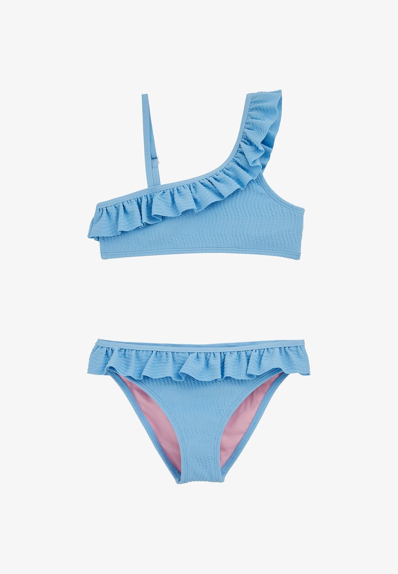 Ensemble de bikini léger bleu à une épaule avec un volant au niveau du haut et du bas, en tissu texturé, avec un intérieur rose contrastant sur le bikini.