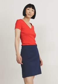 Tommy Jeans SLIM ESSENTIAL - T-shirt con stampa - deep crimson