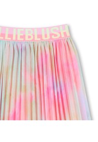 Πλισέ φούστα με παστέλ μοτίβο tie-dye σε αποχρώσεις ροζ, μπλε και κίτρινου. Διαθέτει ανακλαστική μέση με το κείμενο "ELLIEBLUSH".