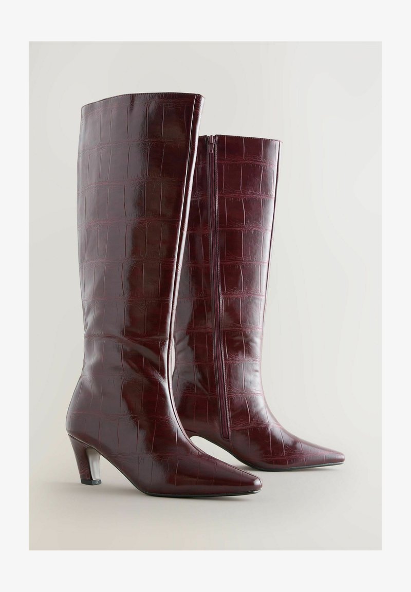 Next Stövel - berry red croc embossed/röd - Zalando.se