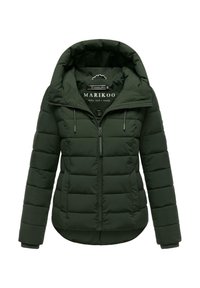 Veste matelassée verte avec capuche, dotée d'une fermeture éclair, de poignets élastiques et d'un ourlet légèrement courbé. Texture lisse et design matelassé.
