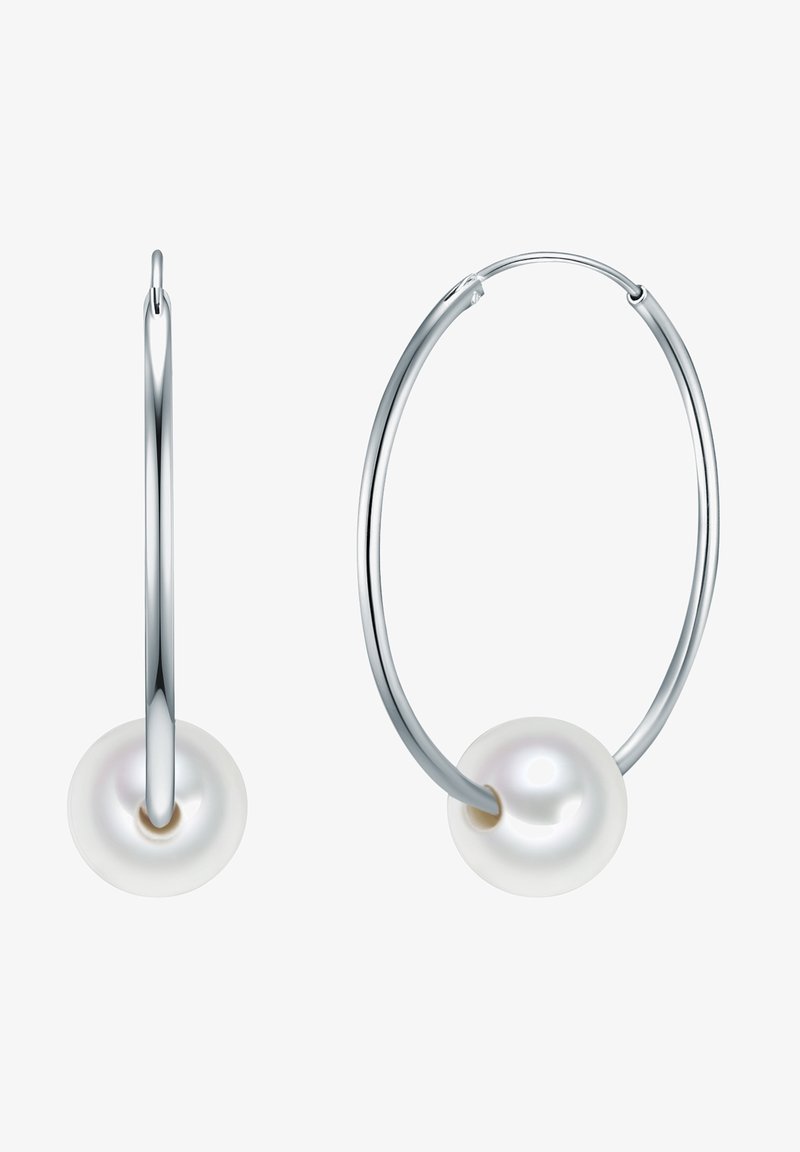 Strieborné kruhové náušnice s hladkým, lesklým bielym perlovým detailom na spodnej časti. Kruhy sú tenké a okrúhle s lesklým povrchom.