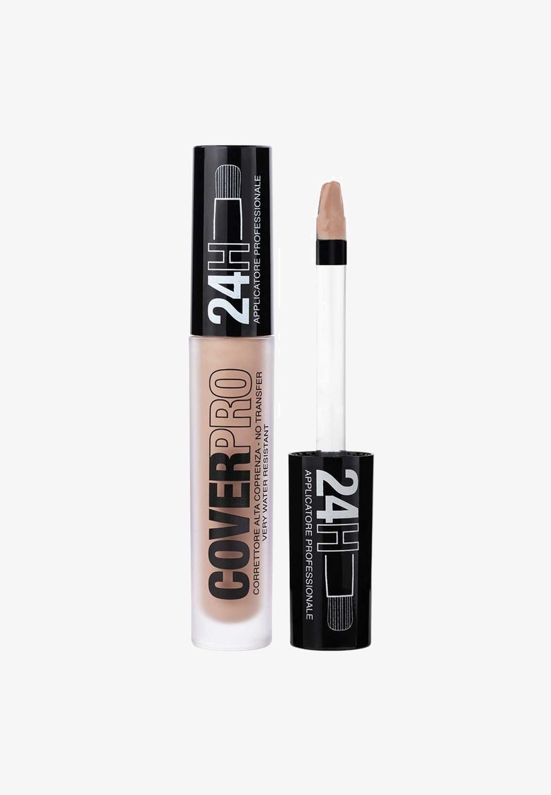 Correttore liquido in un flacone trasparente con tappo nero. Presenta un applicatore a forma di piede di alce. Il testo include "COVER PRO" e "24H" in grassetto.