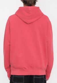 Sweat à capuche de couleur corail vive, fabriqué en matière douce, avec une coupe ample, des poignets et un ourlet côtelés pour une meilleure structure.