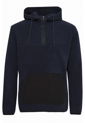 Donkerblauwe hoodie met een zwarte voorzak, halve rits en trekkoordaccenten. Zachte fleece stof, casual ontwerp.
