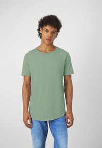Lee SHAPED TEE - T-shirts - olive/light green