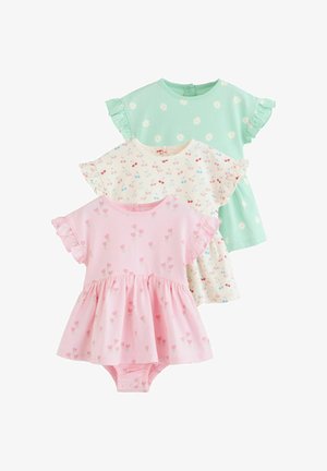 Trei rochii de bebeluși cu mâneci scurte și volănașe; roz cu inimioare, crem cu cireșe și verde mentă cu flori albe.