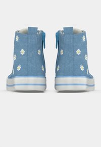 Μπλε ψηλά αθλητικά παπούτσια με κεντήματα λουλουδιών. Διαθέτουν υλικό από υφή τζιν, λευκή λαστιχένια σόλα με μπλε λεπτομέρειες και κλείσιμο με φερμουάρ.