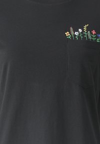 ONLY ONLPOLLY LIFE POCKET BOX - Camiseta estampada - black