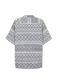 Chemise à motifs noir et blanc présentant des designs géométriques, un col et des manches courtes avec une coupe décontractée et un ourlet frangé.