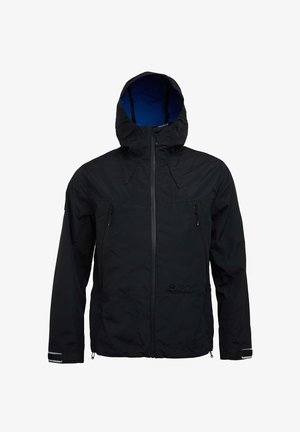 Giacca nera impermeabile con cappuccio, fodera interna blu, due tasche frontali con zip, polsini regolabili e un logo sul lato sinistro in basso.