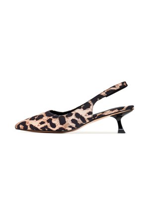 Slingback-Pumps mit Leopardenmuster, spitzer Zehenpartie, schwarzen Akzenten und modernem Kitten-Heel-Design. Der Stoff hat eine glatte Textur.