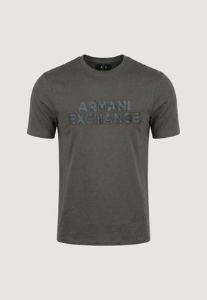 T-shirt a maniche corte grigio scuro con scollo tondo e testo in rilievo "ARMANI EXCHANGE" in grigio scuro abbinato sulla parte anteriore.
