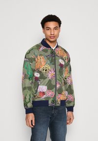 Scotch & Soda PRINTED REVERSIBLE JACKET - Chaquetas bomber - navy blue/multi-colour
