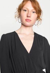 ONLY ONLELISABETH LAYERED DRESS - Vestido de cocktail / Vestido de festa - black