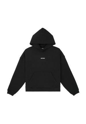Schwarzer Hoodie mit Kängurutasche, gerippten Bündchen und Saum sowie einem kleinen weißen Logo auf der Brust. Hergestellt aus weichem, flexiblem Stoff.