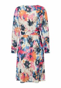 Langärmeliges Kleid mit tailliertem Bund, das ein abstraktes Muster in Pink-, Blau-, Orange- und Schwarztönen auf hellem Hintergrund zeigt.