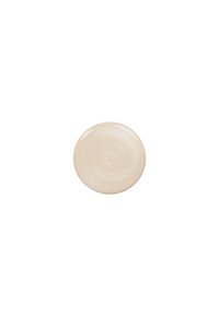 Produit crème beige avec une texture lisse et brillante, présenté sous une forme ronde avec un léger éclat, sur un fond blanc uni.
