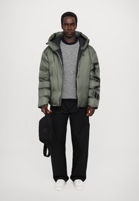 EA7 Emporio Armani GIUBBOTTO - Zimná bunda - beetle
