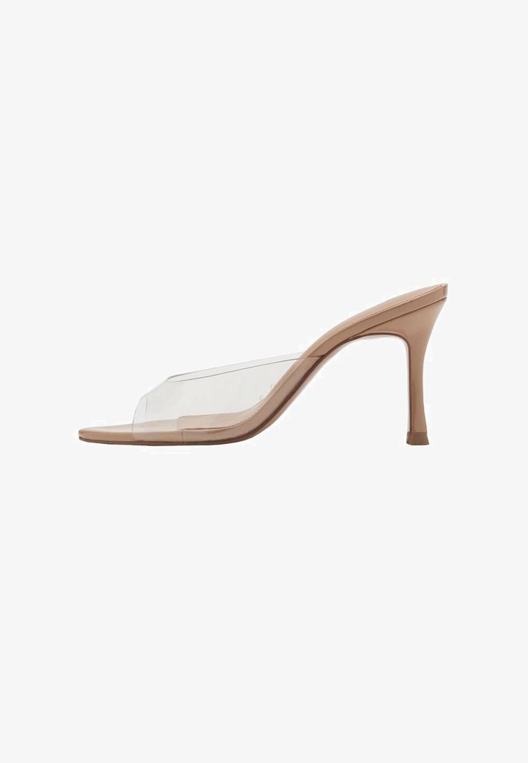 Prozračne natikače s peto z jasno peto, ki imajo zgornji del iz PVC materiala, bež sintetično podplato, koničasto obliko prsta in ozko stiletto peto.