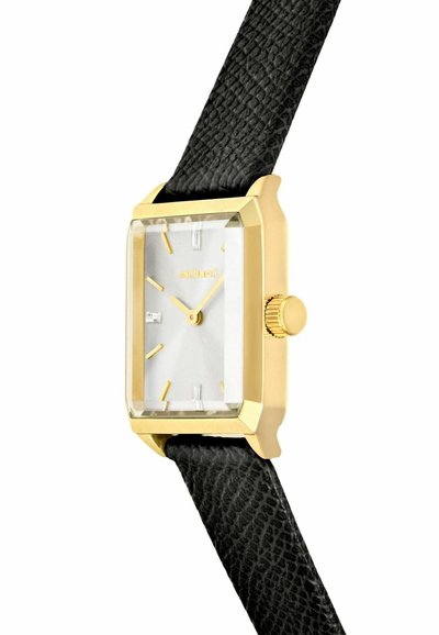 Rechthoekig gouden horloge met witte wijzerplaat, gouden uurmarkeringen en wijzers, en een geprofileerde zwarte leren band, ingesteld op 10:10.
