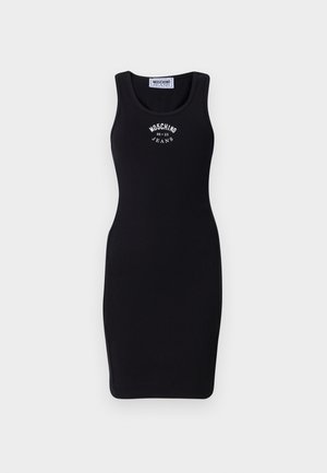 Abito canotta nero a costine con una forma aderente, caratterizzato da un collo rotondo. Logo "Moschino Jeans" stampato in bianco al centro frontale.