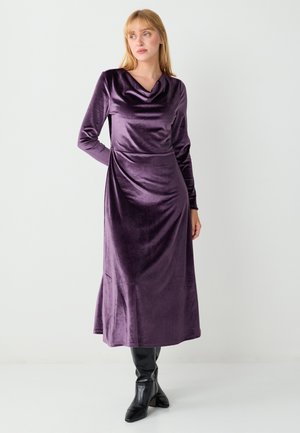 - Sukienka z dżerseju