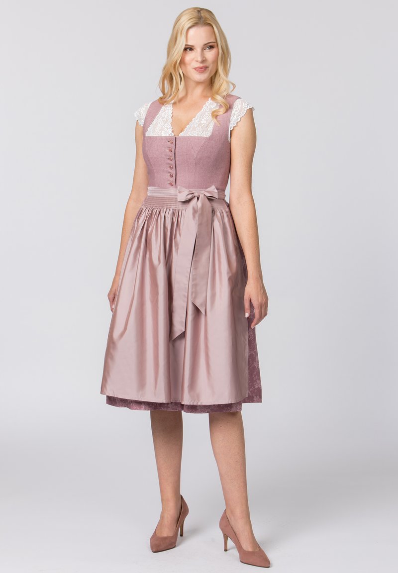 Rosa Kleid mit tailliertem Oberteil, Spitzencapärmel und Satinrock. Enthält einen passenden Gürtel, der an der Taille gebunden ist. Glatte Textur.