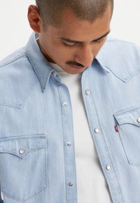 Levi's® BARSTOW WESTERN STANDARD - Cămașă - juniper icy light wash