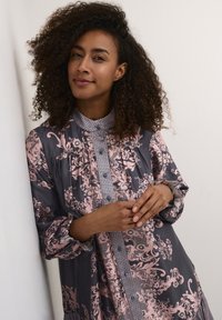 Culture CUARINA - Tričkové šaty - gray graphic