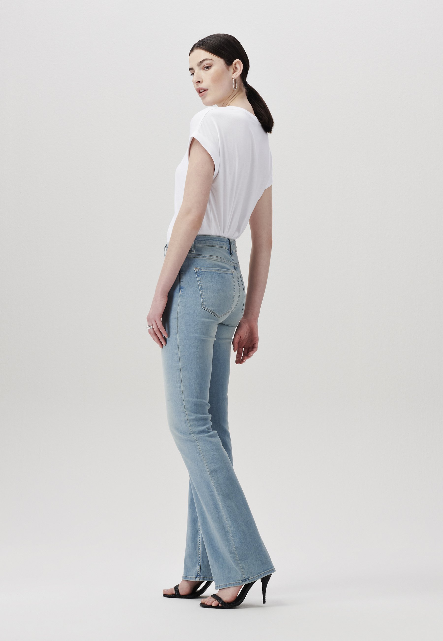 Costes JILL - Flared Jeans - blue/blau 