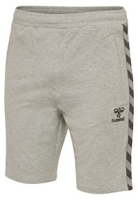 Grå bomullsshorts med elastisk midja, sidfickor och svarta chevronränder längs sidorna. Har logotyp på nederdelen fram.