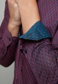 Next PRINTED SINGLE CUFF- REGULAR FIT - Shirt - burgundy red geometric