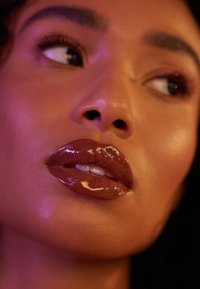 NYX Professional Makeup FILLER INSTINCT PLUMPING LIP POLISH brąz