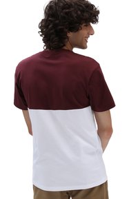Short-sleeve T-shirt featuring a burgundy upper section and a white lower section, made from soft cotton fabric with a relaxed fit.