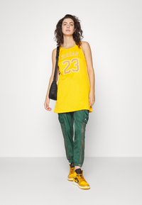 Jordan W J ESSEN UTILITY - Calças cargo - noble green